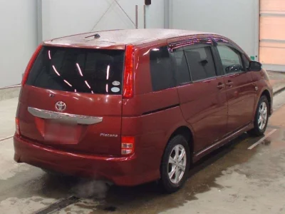 Toyota ISIS  с аукциона в Японии