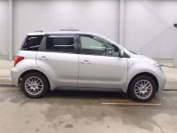 Toyota IST лот № 5523 оценка 4  с аукциона в Японии 2