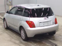 Toyota IST лот № 5523 оценка 4  с аукциона в Японии 5