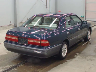 Toyota CROWN  с аукциона в Японии