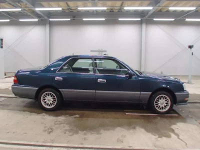 Toyota CROWN  с аукциона в Японии