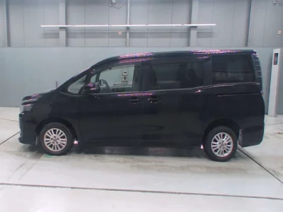 Toyota VOXY  с аукциона в Японии
