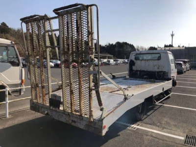 Toyota DYNA  с аукциона в Японии