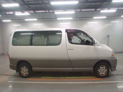 Toyota HIACE  с аукциона в Японии