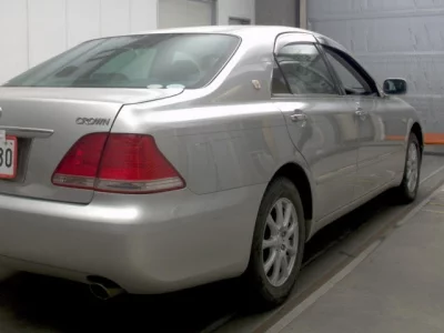 Toyota CROWN  с аукциона в Японии