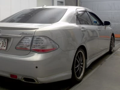 Toyota CROWN  с аукциона в Японии