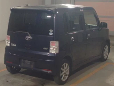 Toyota PIXIS SPACE  с аукциона в Японии