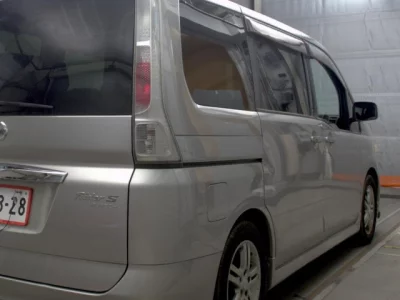 Nissan SERENA  с аукциона в Японии