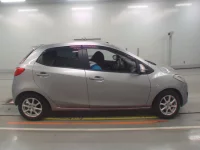 Mazda DEMIO лот № 30517 оценка 3.5  с аукциона в Японии 2