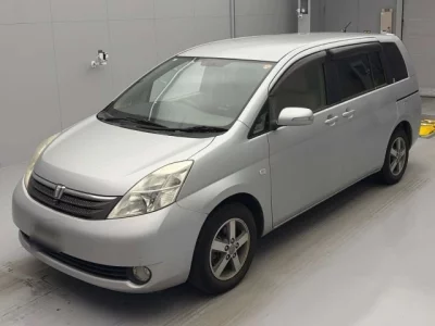 Toyota ISIS  с аукциона в Японии