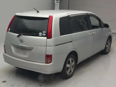 Toyota ISIS  с аукциона в Японии