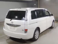 Toyota ISIS лот № 2110 оценка 3.5  с аукциона в Японии 1