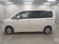 Toyota NOAH лот № 30545 оценка R  с аукциона в Японии 3