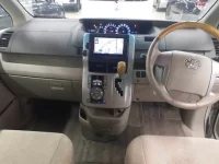 Toyota NOAH лот № 30545 оценка R  с аукциона в Японии 8