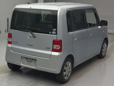 Toyota PIXIS SPACE  с аукциона в Японии