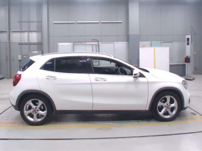 Mercedes-Benz GLA CLASS