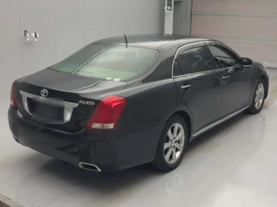 Toyota CROWN  с аукциона в Японии