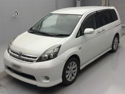 Toyota ISIS  с аукциона в Японии