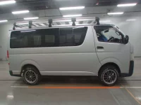 Toyota HIACE VAN лот № 30593 оценка R  с аукциона в Японии 2