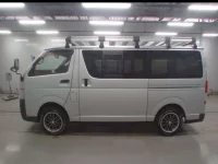Toyota HIACE VAN лот № 30593 оценка R  с аукциона в Японии 3