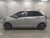 Honda FIT лот № 30602 оценка 5  с аукциона в Японии 3
