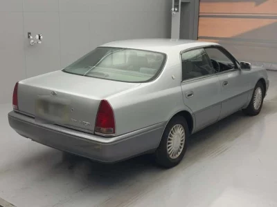 Toyota CROWN  с аукциона в Японии