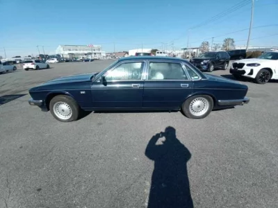 Jaguar XJ SERIES