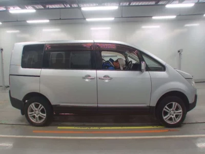 Mitsubishi DELICA D5