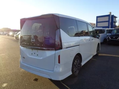 Nissan SERENA  с аукциона в Японии
