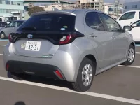 Toyota YARIS лот № 2 оценка 3.5  с аукциона в Японии 1