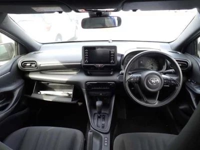 Toyota YARIS  с аукциона в Японии