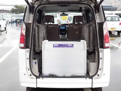 Nissan SERENA  с аукциона в Японии