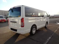 Toyota HIACE VAN лот № 106 оценка R  с аукциона в Японии 1