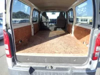 Toyota HIACE VAN лот № 76 оценка R  с аукциона в Японии 2