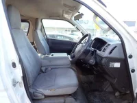 Toyota HIACE VAN лот № 76 оценка R  с аукциона в Японии 8