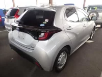 Toyota YARIS лот № 55 оценка 3.5  с аукциона в Японии 1
