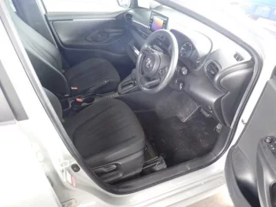 Toyota YARIS  с аукциона в Японии