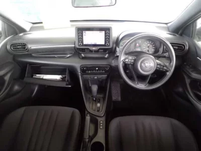 Toyota YARIS  с аукциона в Японии