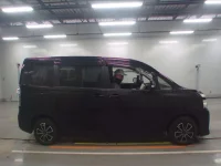 Toyota VOXY лот № 30651 оценка RA  с аукциона в Японии 2