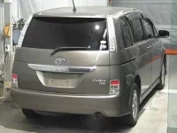 Toyota ISIS лот № 4023 оценка 3  с аукциона в Японии 1