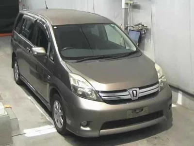 Toyota ISIS  с аукциона в Японии