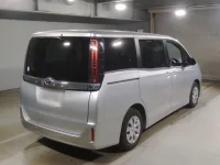 Toyota NOAH лот № 2244 оценка 4  с аукциона в Японии 1