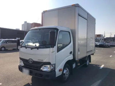 Toyota DYNA  с аукциона в Японии