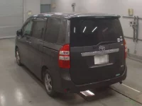 Toyota NOAH лот № 30712 оценка 4  с аукциона в Японии 5