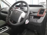 Toyota NOAH лот № 30712 оценка 4  с аукциона в Японии 6