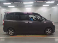 Toyota NOAH лот № 30712 оценка 4  с аукциона в Японии 2