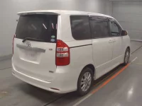 Toyota NOAH лот № 30725 оценка 3.5  с аукциона в Японии 1