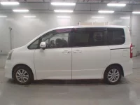 Toyota NOAH лот № 30725 оценка 3.5  с аукциона в Японии 3