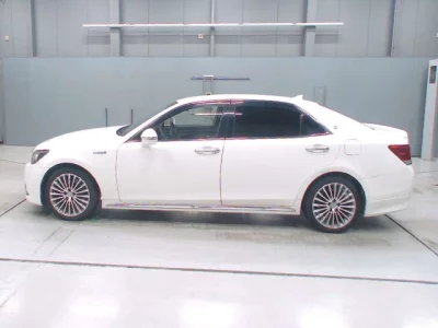 Toyota CROWN  с аукциона в Японии