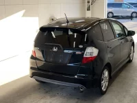 Honda FIT лот № 1048 оценка 3.5  с аукциона в Японии 1